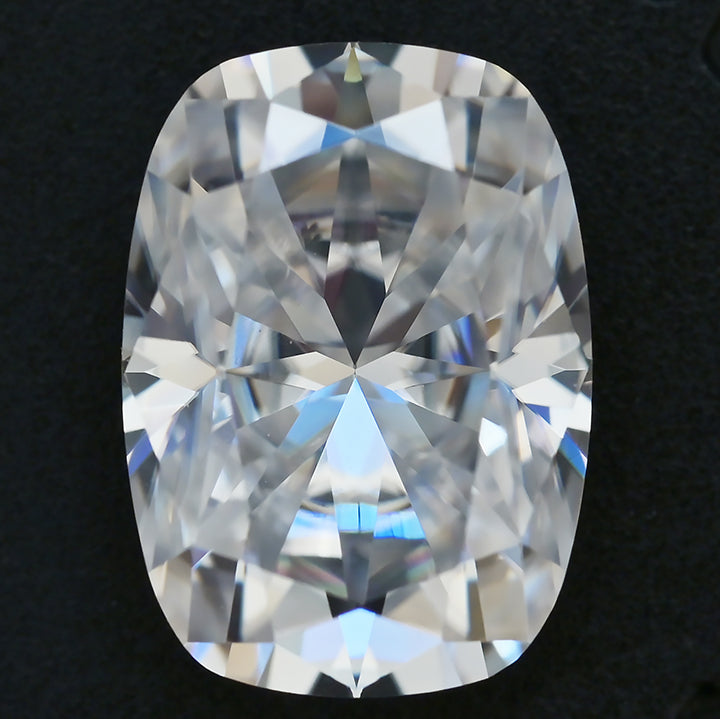 Lab Grown Moissanit Cushion (Highly Elongated) Cut